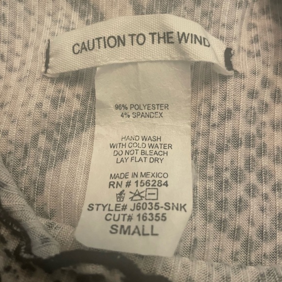NWOT Caution to the Wind Animal Print black tan short sleeved top size Small - Picture 3 of 5
